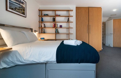 Cathedral Quarter Apartment | 93 m² Apartment ∙ 2 bedrooms ∙ 4 guests