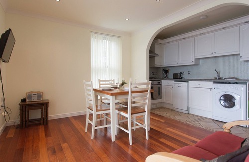 Shanklin Apartment | A first-floor apartment with an elegant balcony and views out to sea.