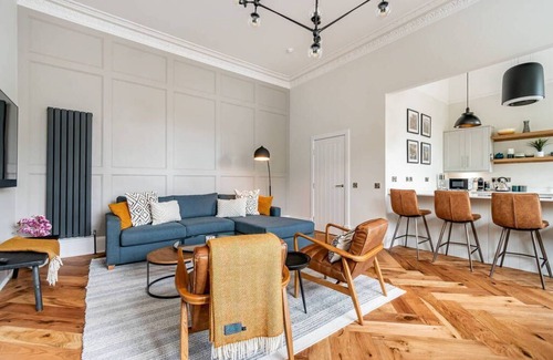 St. Andrews Cottage | A townhouse that sleeps 8 guests in 4 bedrooms