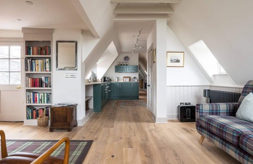Old Town Apartment | Amazing penthouse, stunning views, Castle 2 mins