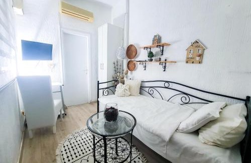 Zvezdara Apartment | Angelina 03.