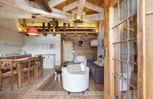 Charvensod Apartment | Apartment 'La Ponteille' with Shared Terrace, Shared Garden and Wi-Fi