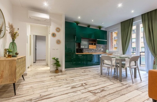 San Donato Apartment | Apartment located on the first floor of a building with a lift.In 75 square meters of space, it comfortably accommodates 6 people with two double bedrooms and a sofa bed in the living room.Connected with the city center and with all points of interest in