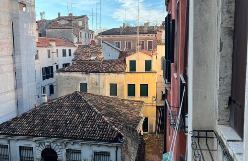 Santa Croce Apartment | Apartment 'Luxury Home' with Lake View, Wi-Fi and Air Conditioning