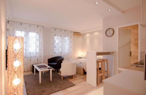 Vracar Apartment | Apartment Resavska