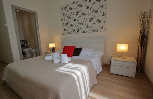 Esquilino Bed & Breakfast | Aria Rome Rooms double room with balcony and view of Basilica di San Giovanni