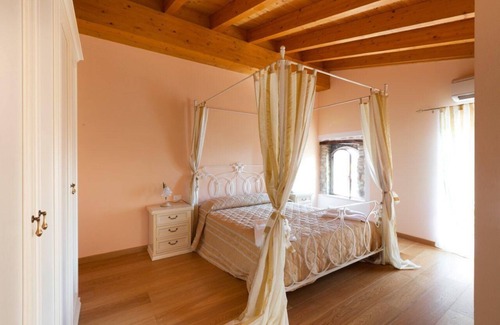 San Felice del Benaco Hostel | ATTIC LUXURY APT. private terrace Castle view