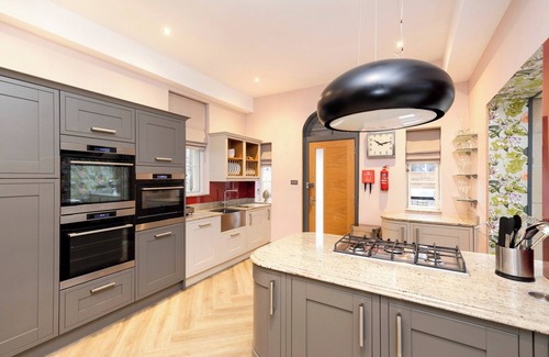 New Town Apartment | Beautiful 3 bed Apt. on York Place