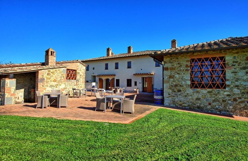 Castelnuovo Berardenga Apartment | Beautiful apartment for 4 people with pool, A/C, TV and panoramic view, close to Siena