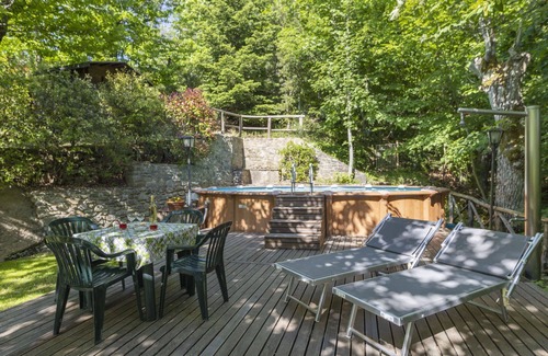 Cortona House | Beautiful private villa for 4 people with private pool, TV, patio and pets allowed