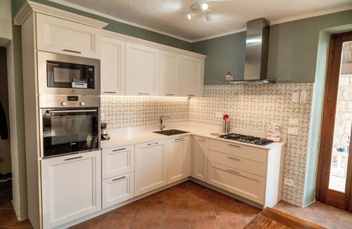 Torri del Benaco House | BEAUTIFUL LAKE OF GARDA VIEW, surrounded by greenery, WI-FI and AIR CONDITIONING included.