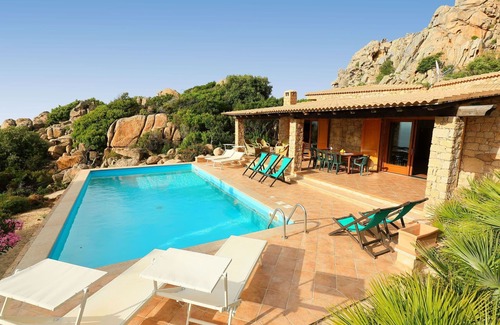 Costa Paradiso Villa | Beautiful private villa for 12 guests with WIFI, private pool, TV and pets allowed