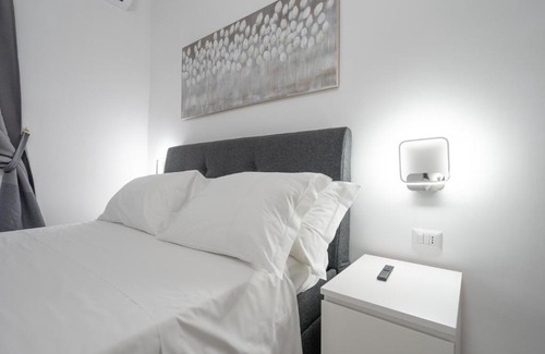 Historical Center Apartment | Best Chiaia 74 By Dimorra