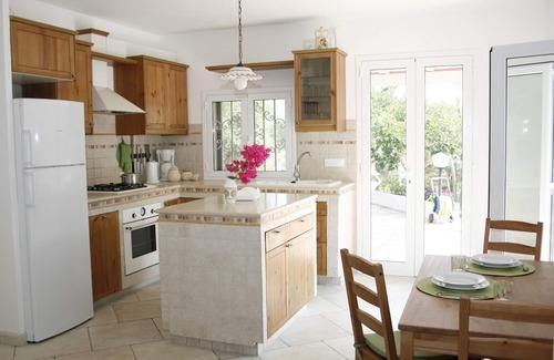 Ostuni House | Big terrace, wood oven & barbecue -7 km from the sea - pure nature - free WiFi