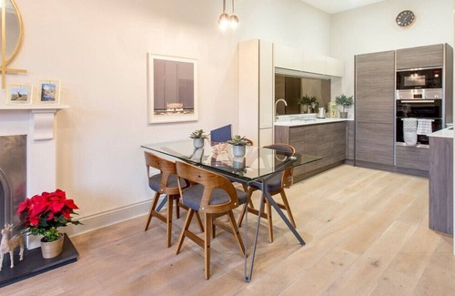 Haymarket Apartment | Boutique Home with idyllic garden in the Heart of Edinburgh West End