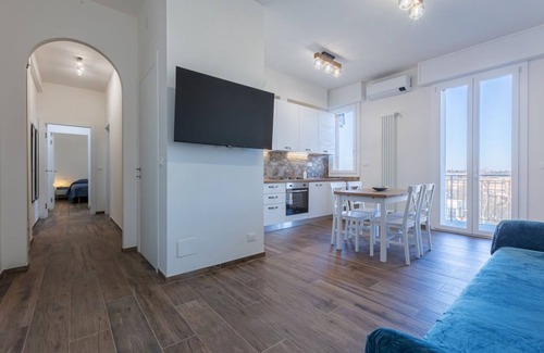 Bolognina Apartment | Bright apartment with balcony that accommodates up to 5 people, strategically located near the Technopole, the Fair and the Unipol Tower. Located in the Bolognina district, known for its lively and multicultural spirit, the apartment is located north of