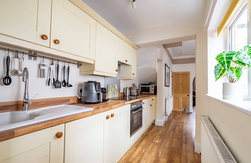 York House | Buckingham Townhouse - a family break that sleeps 6 guests in 3 bedrooms