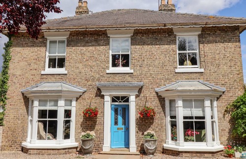 Holme-on-Spalding-Moor Cottage | Cabin ∙ 5 bedrooms ∙ 10 guests
