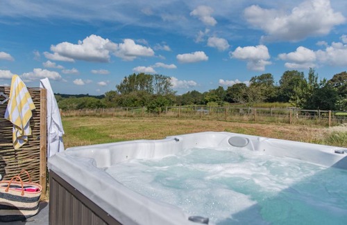 Etchinghill Cottage | Cabin ∙ 2 bedrooms ∙ 4 guests