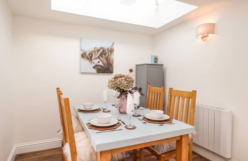 Denton Cottage | Cabin ∙ 2 bedrooms ∙ 3 guests
