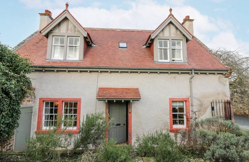 Gattonside Cottage | Cabin ∙ 2 bedrooms ∙ 4 guests
