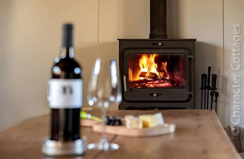 Nympsfield Cottage | Cabin ∙ 2 bedrooms ∙ 4 guests
