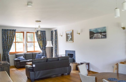 Carrbridge Cottage | Cabin ∙ 3 bedrooms ∙ 6 guests