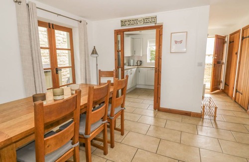 Cirencester Cottage | Cabin ∙ 4 bedrooms ∙ 8 guests