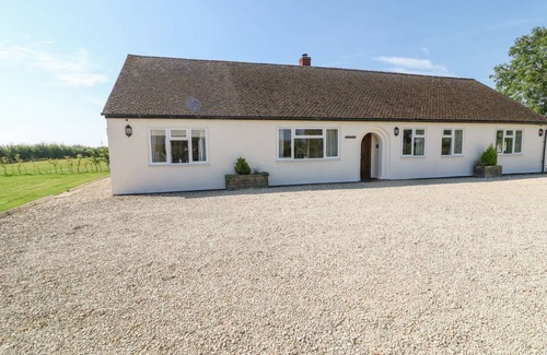Witney Cottage | Cabin ∙ 5 bedrooms ∙ 10 guests