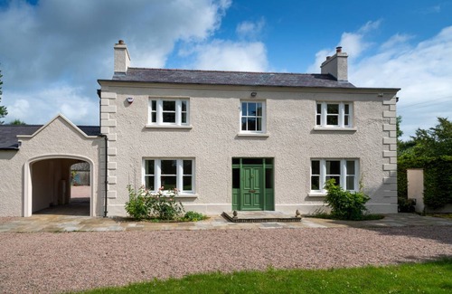 Ballymoney Cottage | Cabin ∙ 6 bedrooms ∙ 9 guests