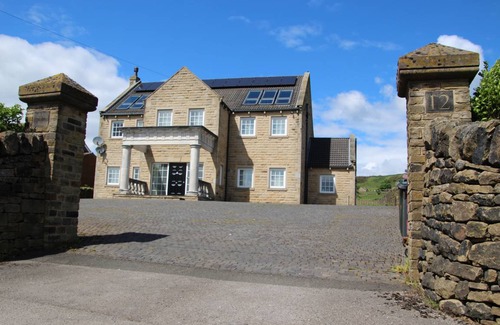 Millhouse Green Cottage | Cabin ∙ 7 bedrooms ∙ 15 guests