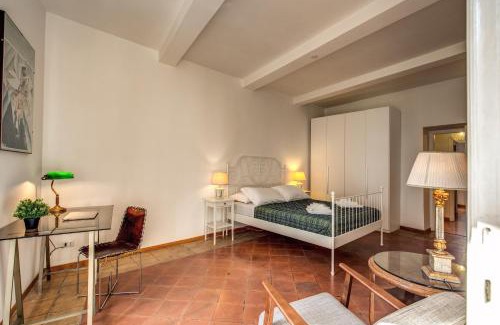 Rione VII Regola Apartment | Campo di Fiori 2 bedroom Via Giulia