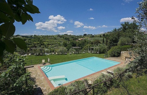 Grassina House | Casa Bonannia L: A cheerful one-story apartment in the characteristic style of the Tuscan countryside.