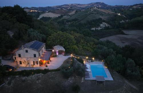 Monte Giberto House | Casa Raffaela, Charming villa with a nice pool