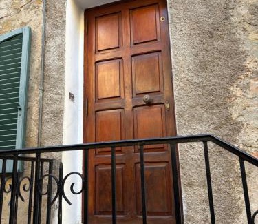 Passignano sul Trasimeno Apartment | Castle Apartment with Lake View