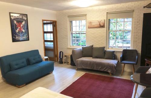 Old Town Apartment | Castle view&Grassmarket studio flat with Luxury bathroom