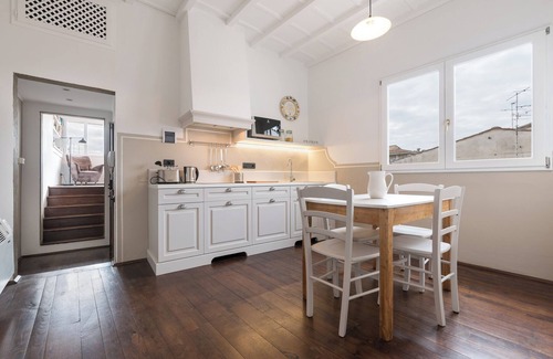 Santa Maria Novella Apartment | CHARMING ATTIC NICHE