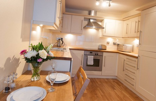 Old Town Apartment | Charming one-bed apartment right in the centre of Edinburgh. Sleeps 4.