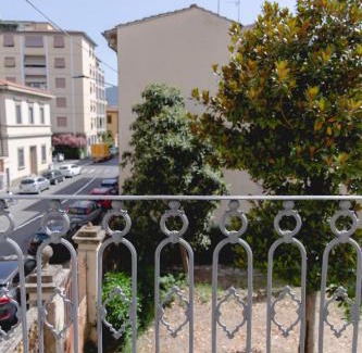 Santissima Annunziata Apartment | Comfy Big Apartment Outside ZTL