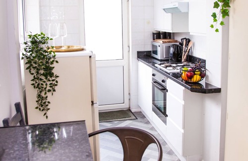 Middlesbrough House | Contractor house, sleeps 5, close to bars and restaurant's, long stays available