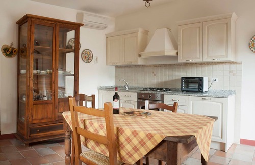 San Gimignano Apartment | Cosy apartment for 3 people with A/C, WIFI, pool, pets allowed and panoramic view