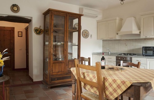 San Gimignano Apartment | Cosy apartment for 3 people with A/C, WIFI, pool, pets allowed and panoramic view