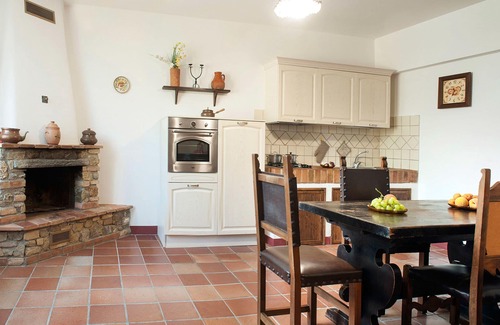 San Gimignano Apartment | Cosy apartment for 4 people with A/C, WIFI, pool, pets allowed and panoramic view