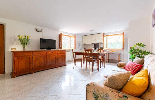 Zona XXXIII Acilia Sud Apartment | Cosy groundfloor apartment with sprawling garden