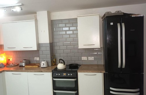 Bristol Apartment | Cosy Modern Apartment in Central Bristol Near Stokes Croft