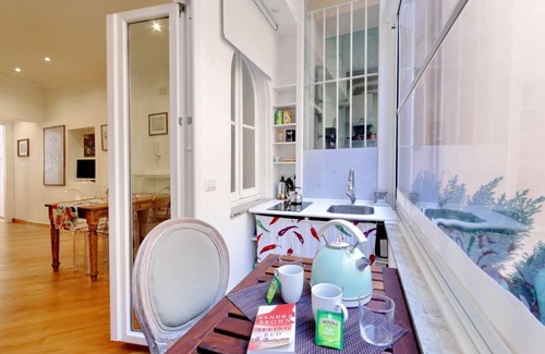 Rione III Colonna Apartment | Cozy apartment for 6 near Piazza di Spagna