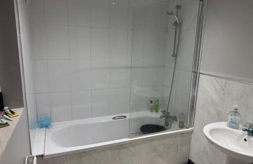 Belfast House | Cozy Private Room with Shared Amenities