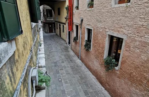 San Polo Apartment | Deluxe 3 Bedroom Flat in Rialto