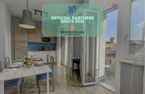 Desenzano del Garda Apartment | DesenzanoLoft Official Partner Homes & Villas by Marriott Bonvoy - Smiling in Desenzano Lake View