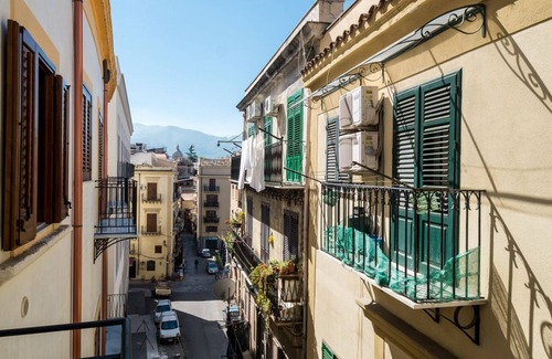 Monte di Pieta Apartment | Domus Sicily - Sant'Agostino Apartment - Spacious apartment 3 bedrooms ensuite